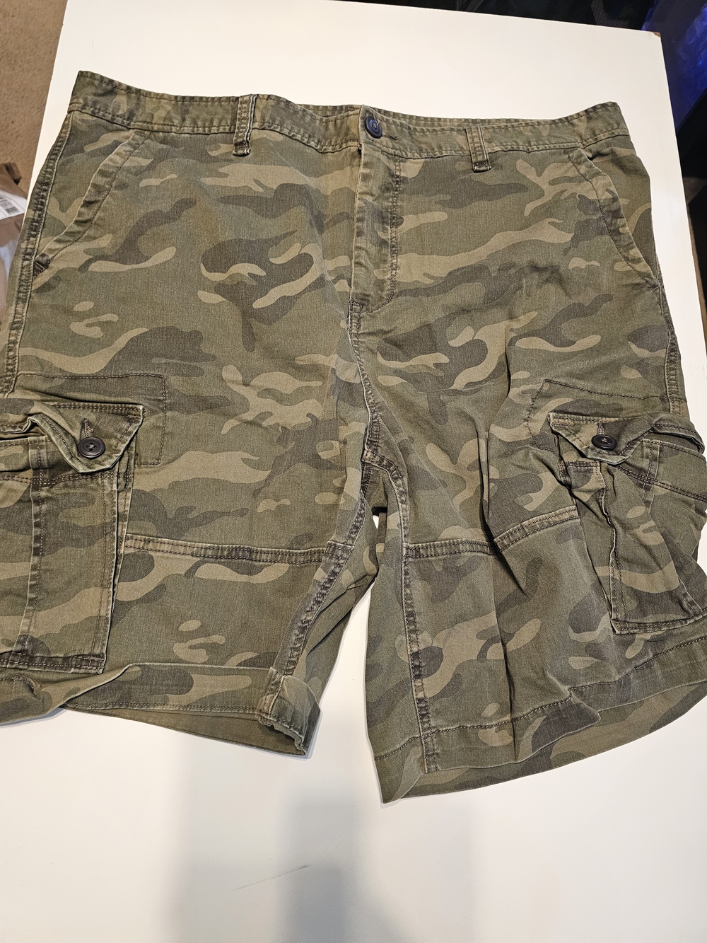 Aeropostale Men's Camo Cargo Shorts in Olive and Tan